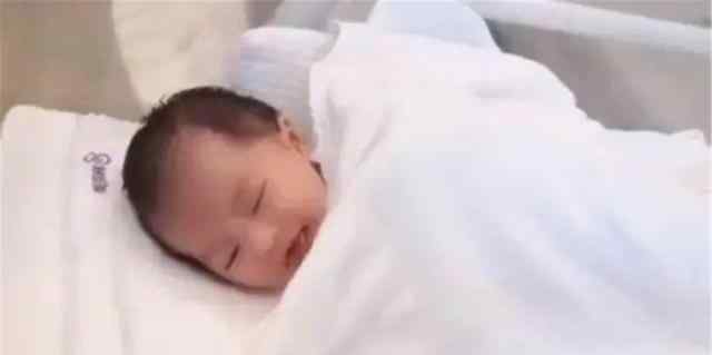 紫月生宝宝 这个女宝宝一出生就因颜值高成为了网红，被网友称为“最美女婴”