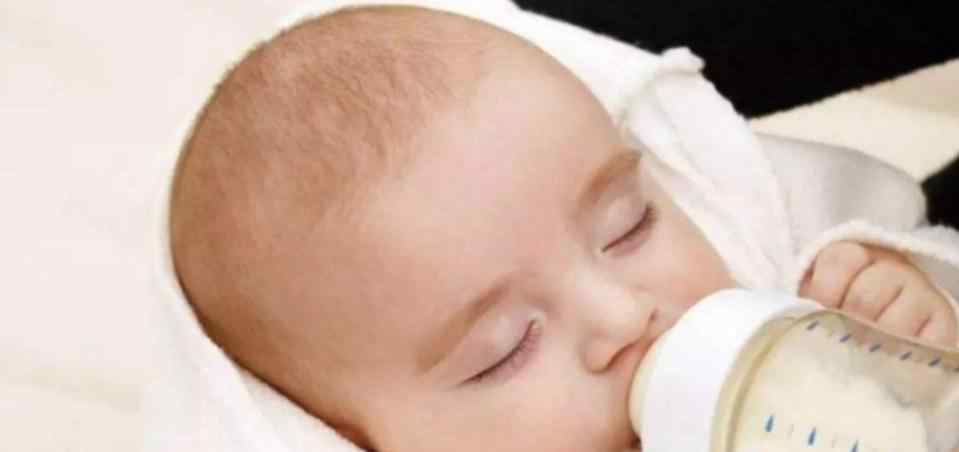 婴儿经常吐奶怎么办 孩子总溢奶怎么办？这几个地方需要注意，尤其是新晋宝妈