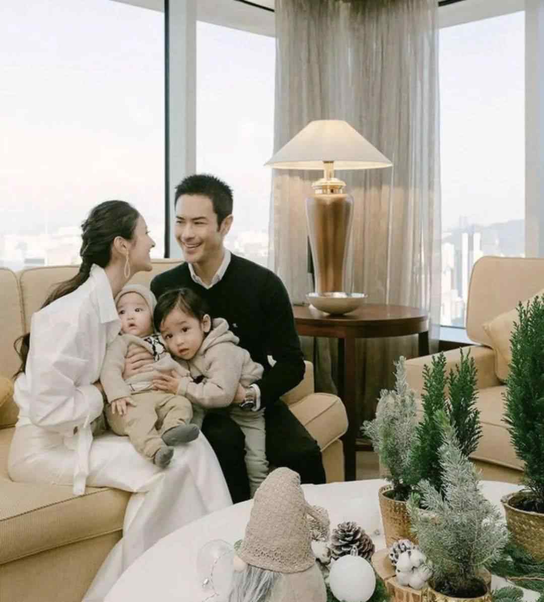 郑嘉颖陈凯琳结婚 陈凯琳与龚嘉欣直播被爆怀第3胎？　Katy疑爆料送熊公仔：畀你个女