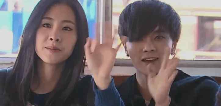 赵丽颖微博评论华晨宇 赵丽颖曝华晨宇承认产女后，微信叫张碧晨出来聚会被拒，原因超好笑