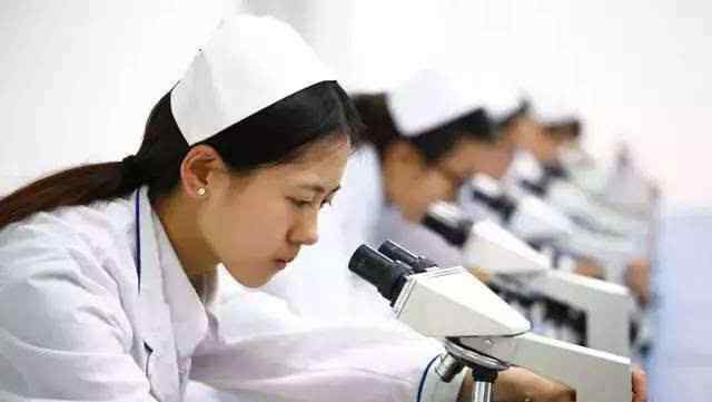 适合女生学的专业 最适合女生学习的六个医学专业，就业率都不差，而且学起来有优势