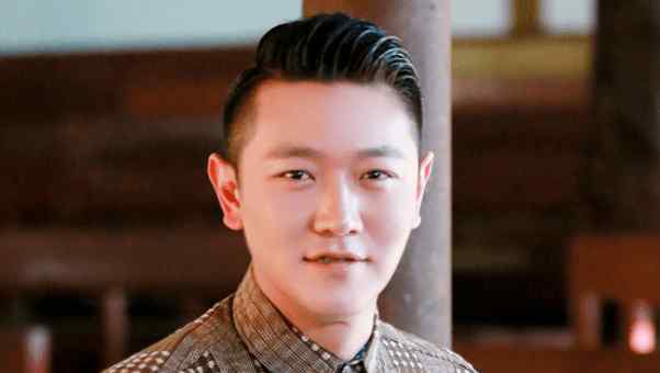 天天向上田源 被《天天向上》汪涵除名，如今当网红，涂10层粉底直播吃泡面