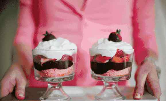 trifle 《老友记》里这道甜点，才是英国黑暗料理之光啊！