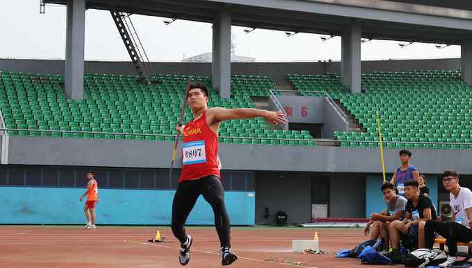 男子标枪 北京市运动会丰台少年刘哲凯在男子标枪甲组夺冠：目标是世界冠军