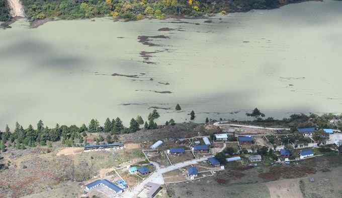 雅鲁藏布江滑坡 西藏雅鲁藏布江堰塞湖蓄水量升高，沿江6000多人安全撤离