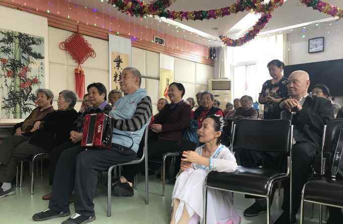 老人进养老院等于送死 北京养老院里走出“城市乌兰牧骑” 20年演出2000场年龄最大已80岁