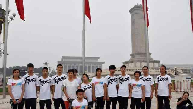 高振宁 湖北残障儿童天安门看升旗，“高振宁”20年的梦几万朝阳群众给圆了