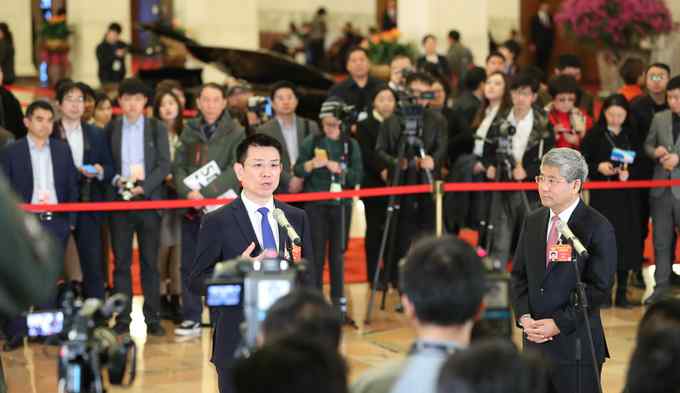 左颖 全国两会最后一场“委员通道”开启 清华经管学院院长白重恩等9位委员接受采访