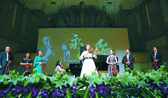 吕思清太太 盛中国去世周一年，夫人濑田裕子与诸位小提琴家同台演奏《梁祝》