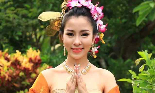 泰国最美人妖皇后索拉瓦娜迪恢复男儿身 出家变回男人