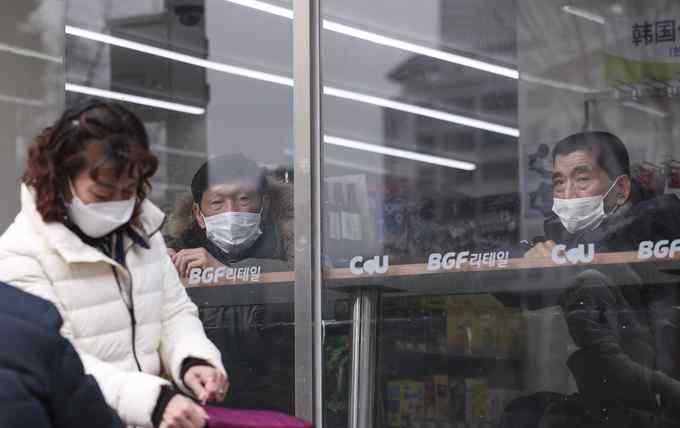 韩国累计4212例新冠肺炎 韩国新增476例新冠肺炎，累计确诊4212例，将集中力量治疗重症患者