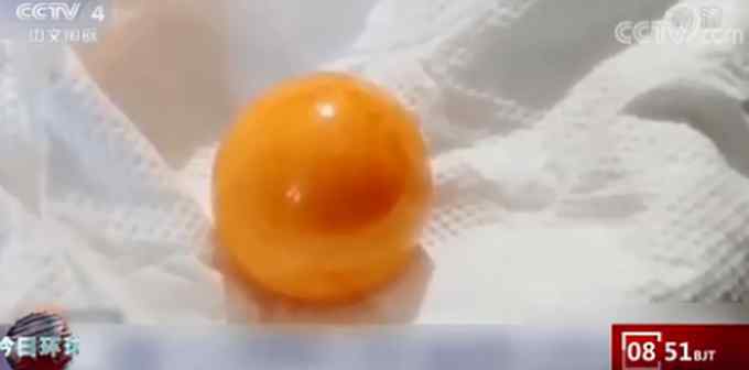 泰国司机吃海螺吃出“龙珠” 橙色珠子价值百万！网友直呼太漂亮