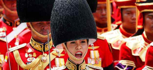 泰国王妃诗妮娜出轨了吗 泰国贵妃诗妮娜为什么被废