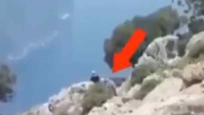 可怕！土耳其男子喊怀孕妻子自拍 随后将其推下悬崖