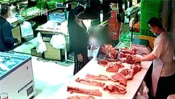 女子在超市内频频盗窃猪肉 民警打开她家冰箱当场愣住