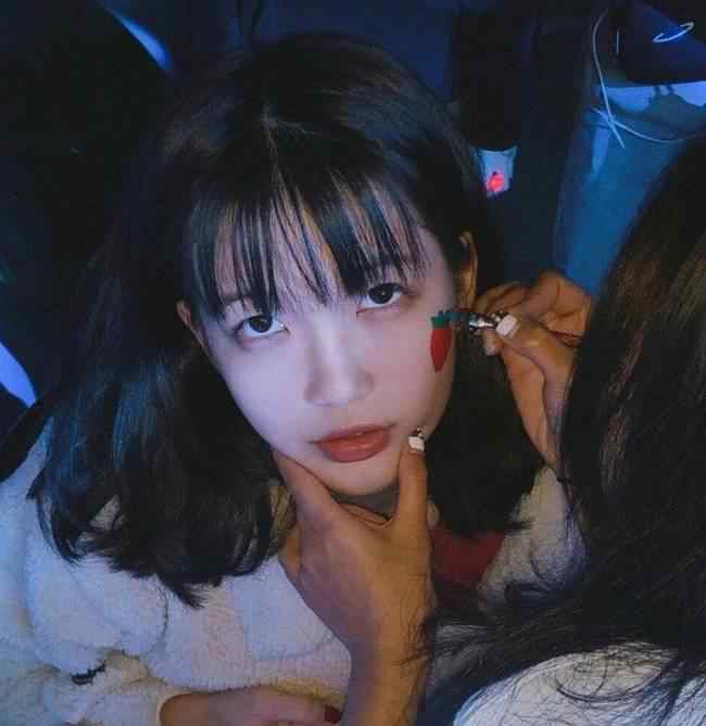 00后网红直播变大妈