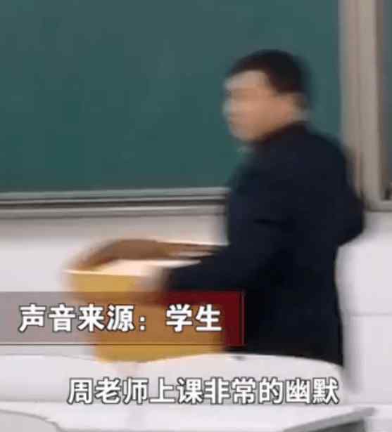 高校老师上课自带移动讲台