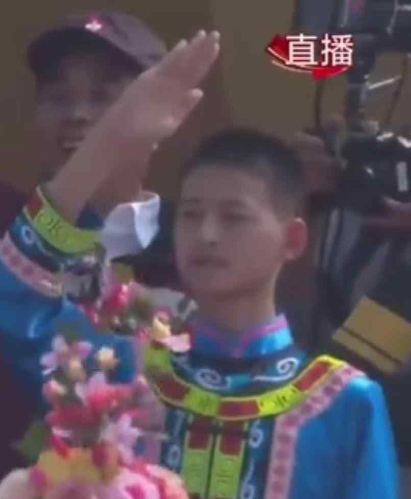 敬礼娃娃 “敬礼娃娃”长大了