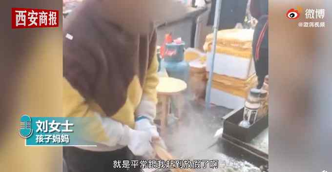 12岁男孩帮妈妈烤串手法娴熟 妈妈这样说 网友：掌握了一项求生技能