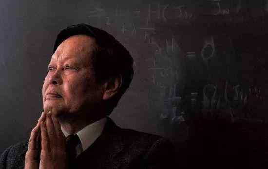 物理学家杨振宁 杨振宁乃在世物理第1人，娶小54岁娇妻“晚节不保”，被国人怒喝“滚出中国去”