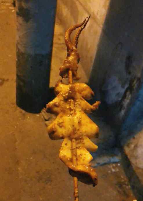 林更新深夜吃烧烤放毒 自称：对黑暗料理的无限热爱
