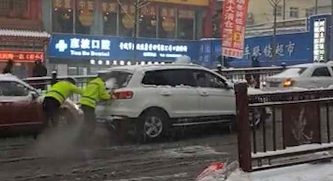 山西发布暴雪红色预警   雪花大如鹅毛 究竟是怎么一回事?