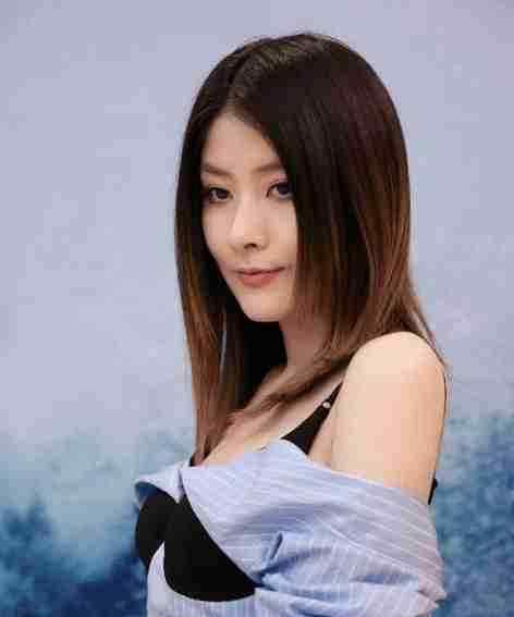 百亿公主 百亿富豪追了她16年才追到手，花400万坐月子，今47岁被宠成公主