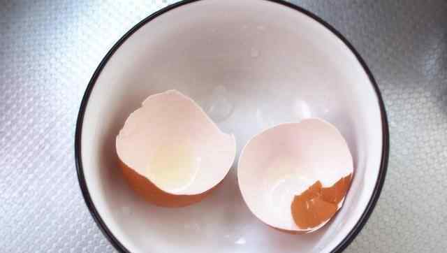鸡蛋壳的妙用 鸡蛋壳是好宝贝，别再扔掉了，教您鸡蛋壳的3个用法，简单实用
