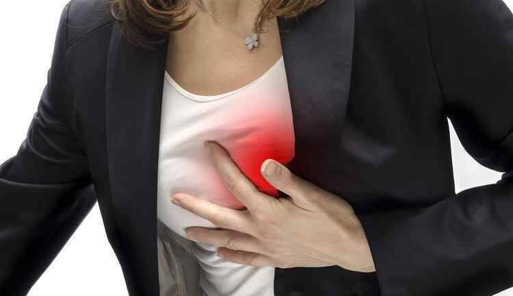 女性心脏不好的症状 经常感到胸闷气短，或是这4种疾病引起，女性尤其要重视