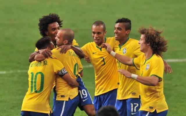 足球明星世界排名 巴西足坛史上最伟大的4名球员！球王第一，罗纳尔多排第几？