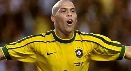 足球明星世界排名 巴西足坛史上最伟大的4名球员！球王第一，罗纳尔多排第几？