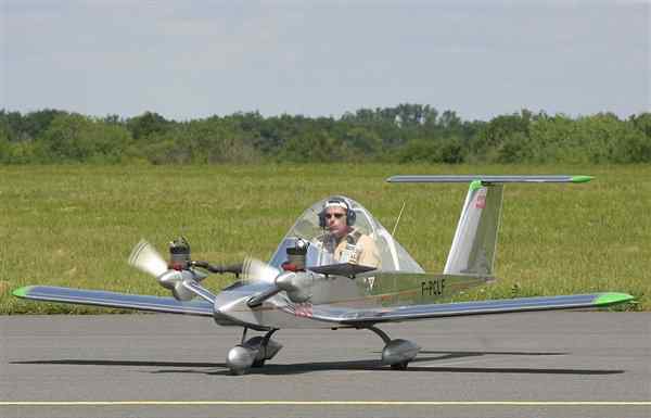 超轻型飞机3万 世界上最小的飞机仅长3米，只要10万人民币