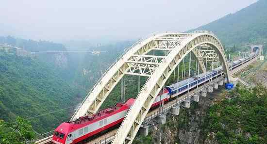 宜万铁路线路图 世界最牛铁路，中国宜万铁路