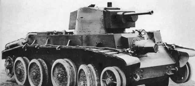 克里斯蒂坦克 10TP轻型坦克，它也可以拆了履带跑，波兰的克里斯蒂坦克
