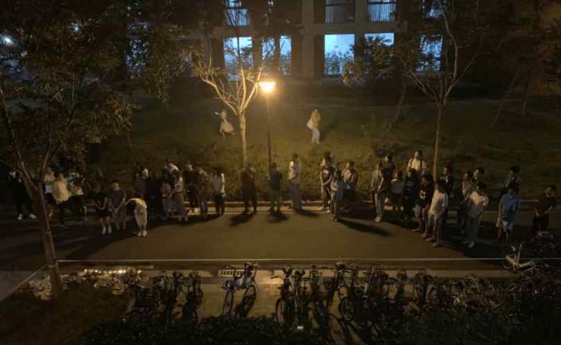 上海大学宿舍 上海大学一大二女学生于宿舍楼自杀：家中有三套房、结论是高坠