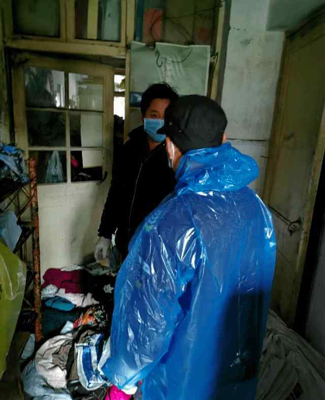 杭州武林路 杭州武林路一小区，房东竟堆了满屋垃圾，开门触目惊心！