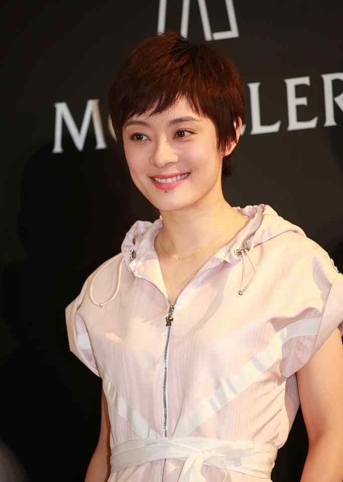 女演员刘涛 比老公还会赚钱的3位女星，刘涛5年赚3亿，而她6小时赚了13亿