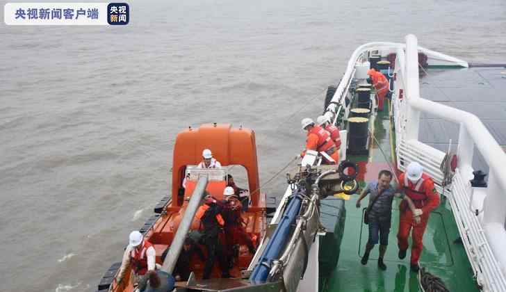 宁波象山海域货船搁浅 13名船员获救1人失踪