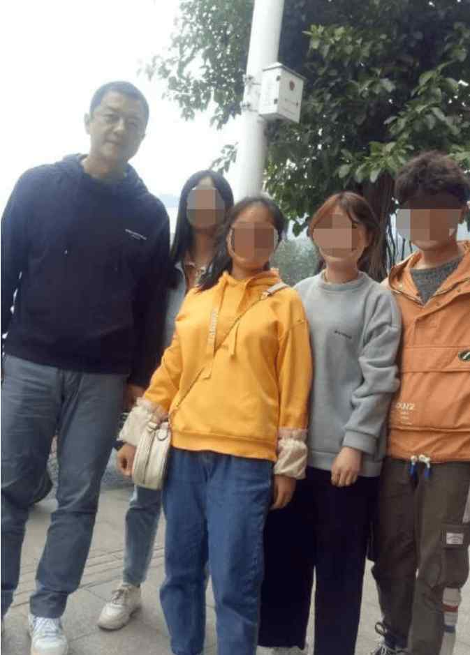 冯静恩 李亚鹏和王菲离婚7年换6任女友？新欢被指是小他19岁的彝族超模