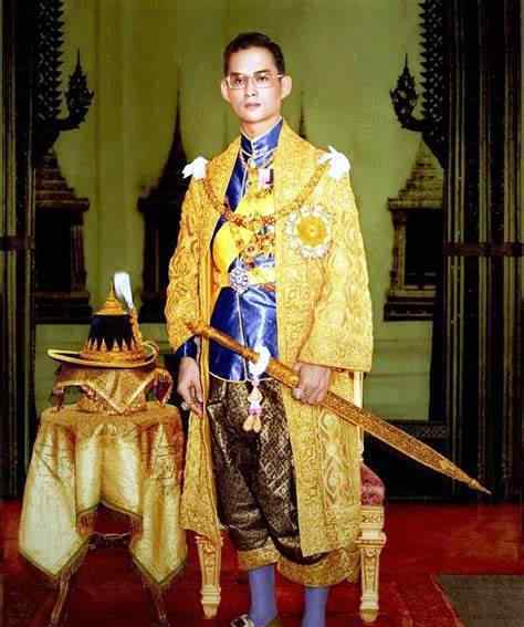 诗丽吉王后 泰国诗丽吉王后一生传奇，前半生得人爱戴，后半生却饱受诟病
