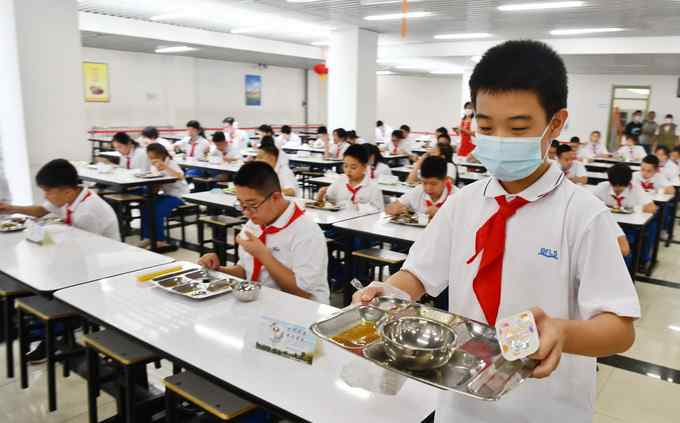 北京：严禁学校参与“小饭桌”经营 学生校外就餐要请假