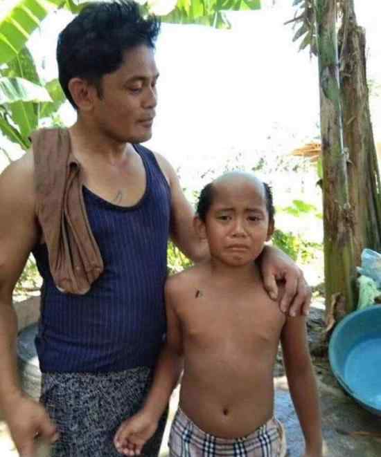 泰国父亲为儿子剪防疫发型 什么样的发型