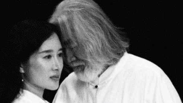 张纪中承认再婚引上热搜 两人相差三十岁
