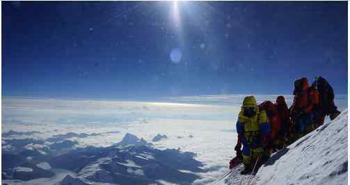 耗时2个月 凯时登山队最终成功站在珠峰