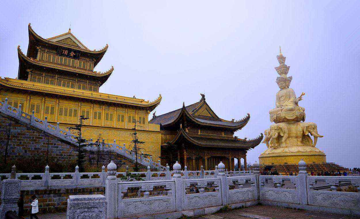 我国四大佛教名山 中国著名的佛教四大名山，去过一座算及格，全去过是达人