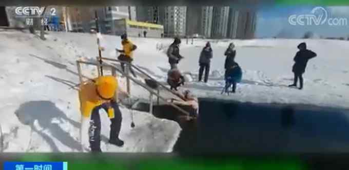 4分17秒！俄女子破冰水憋气吉尼斯世界纪录 网友调侃：怕不是有腮了吧