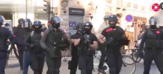 巴黎出动7000警察做什么 “黄背心”抗议者游行什么情况