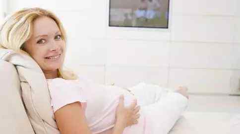 怀孕嘴巴苦怎么回事 孕妇感觉嘴巴苦是怎么回事 盘点孕妇的五种“苦因”~