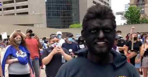 加拿大男子抗议现场涂黑脸被抓 具体原因是什么