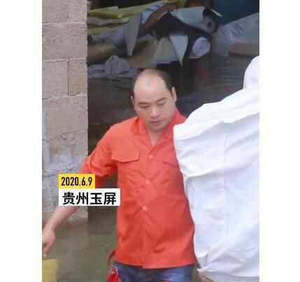 贵州暴雨家具厂被淹老板哽咽 究竟发生了什么